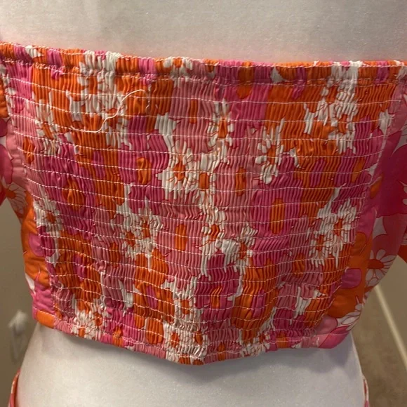 Collective the Label Petite exclusive frill hem mini skirt in 60s floral… - Picture 10 of 16